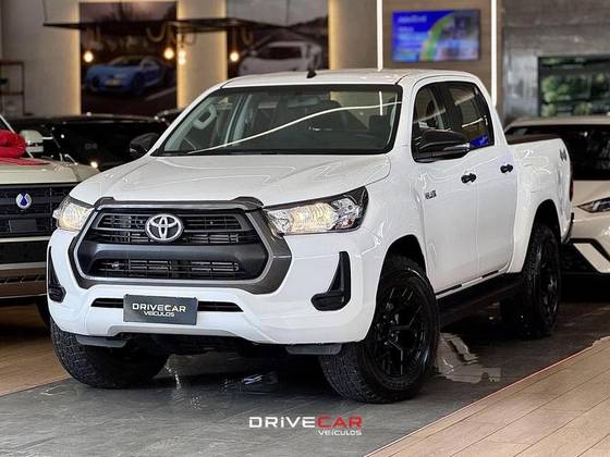TOYOTA HILUX 2.8 D-4D TURBO DIESEL CD POWER PACK 4X4 MANUAL TOYOTA HILUX 2.8 D-4D TURBO DIESEL CD POWER PACK 4X4 MANUAL